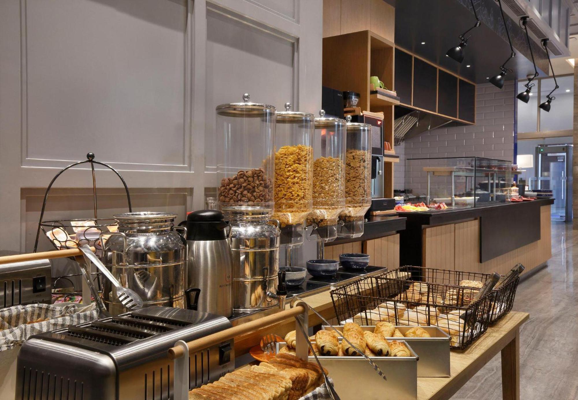 Hotel Express New Town By Ihg 3*